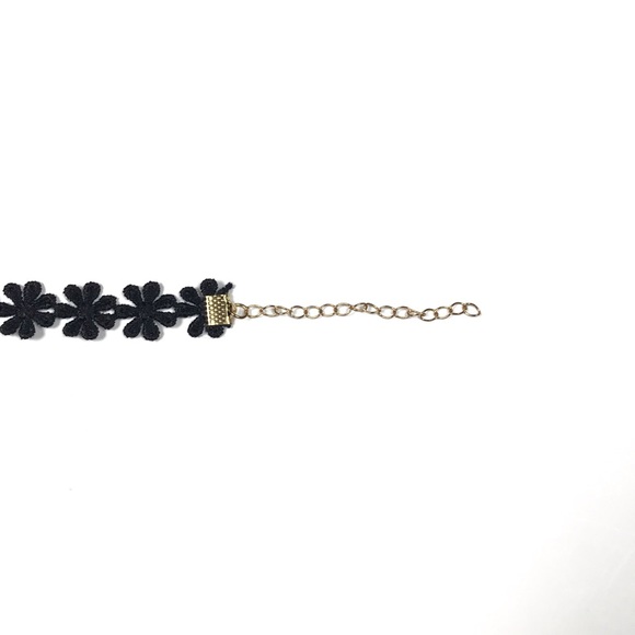 Flower Choker Necklace - Picture 5 of 8